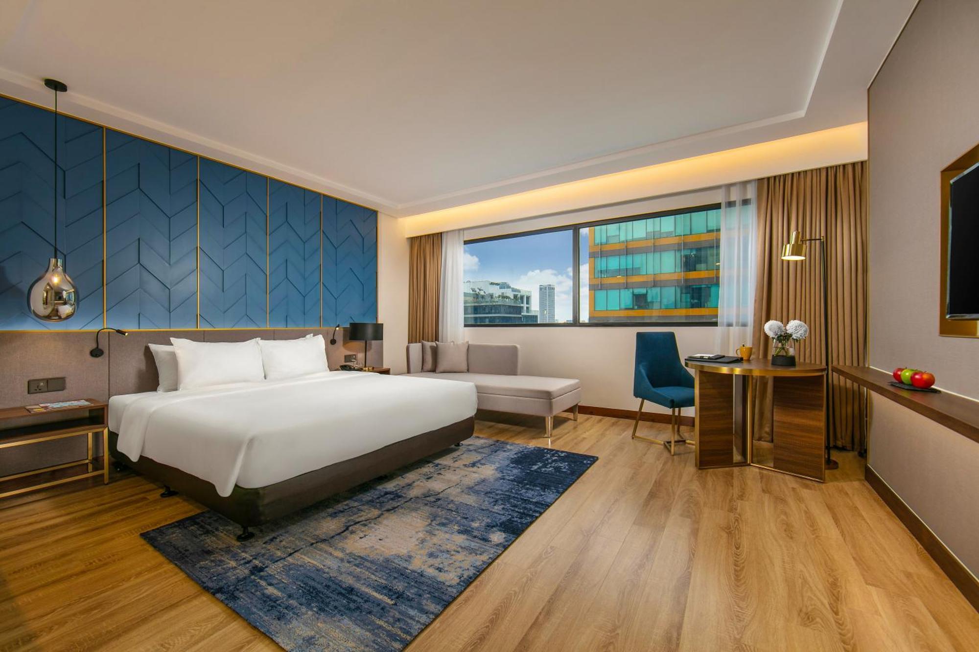Hotel Moevenpick Living West 5*
